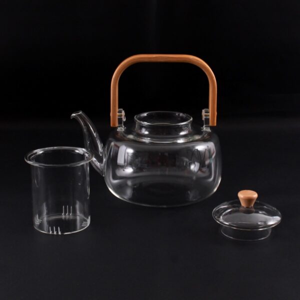 Tea kettle with infuser