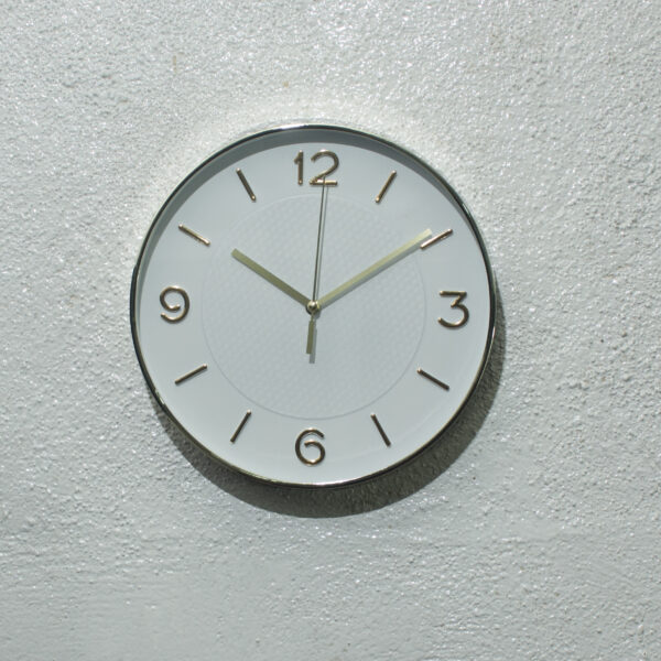 Wall Clock Round